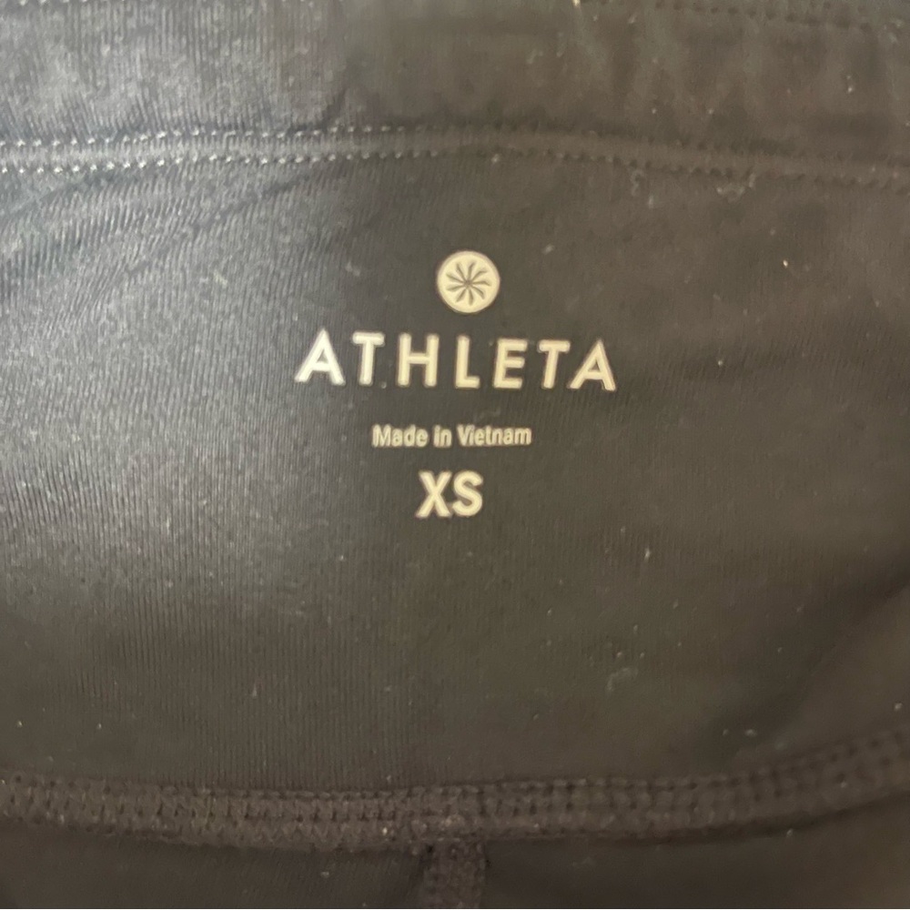 Athleta Relay Capri 2.0 Leggings Women XS Black Capri Side Pockets EUC - Picture 6 of 10